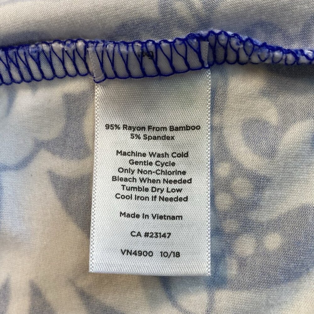 T By TALBOTS Blue Floral UPF 50+ Sun Protection Stretch Knit Top Large PETITE - Picture 14 of 14